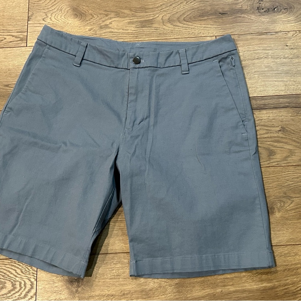 Lululemon athletica Men's Slate Gray Shorts sz 34